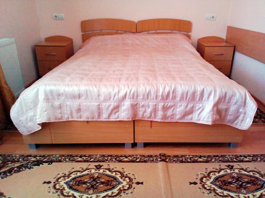 Sadiba "Lisova Pisnia" Hotel Sinyak  Bagian luar foto